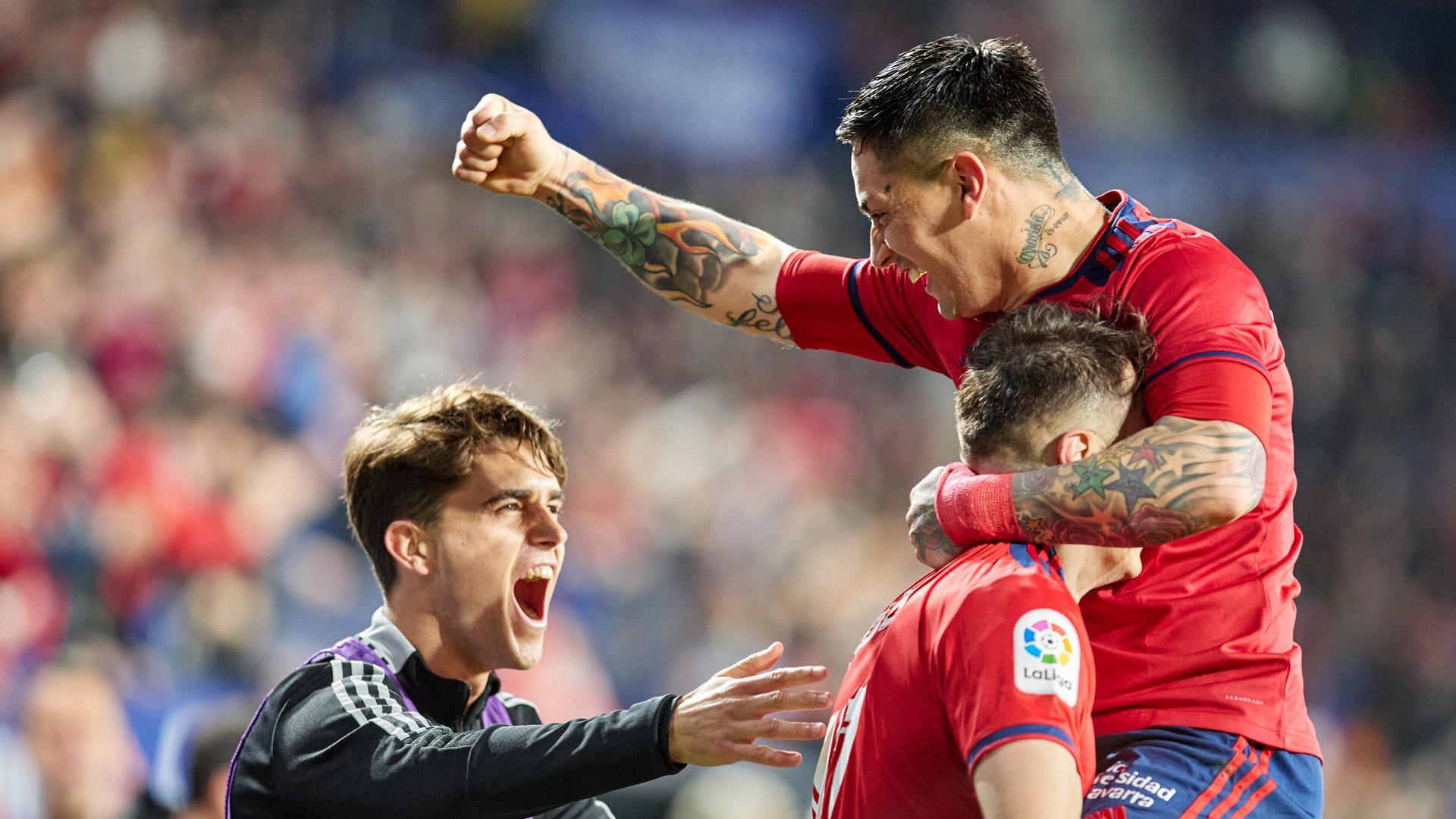 Gesto de euforia del Chimy Ávila en la celebración del primer gol de Osasuna