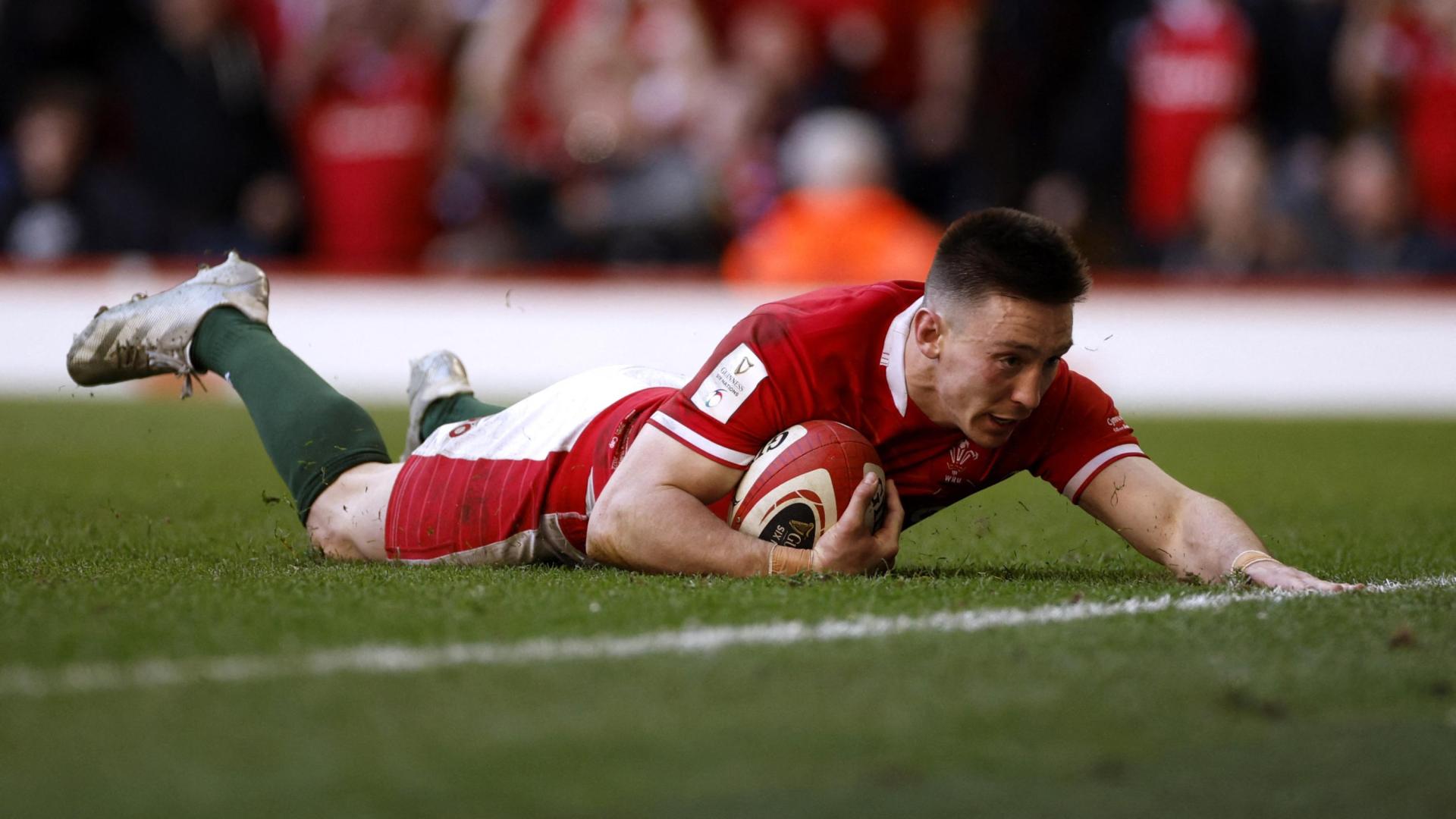 Josh Adams, de Gales