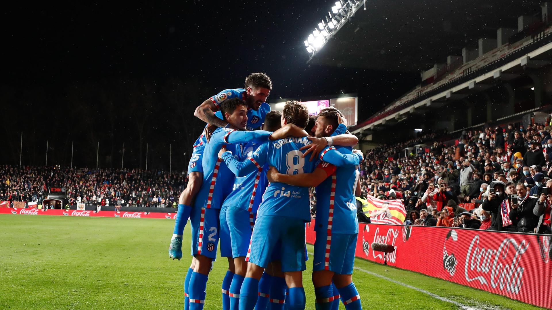 Koke celebra un gol con sus compañeros