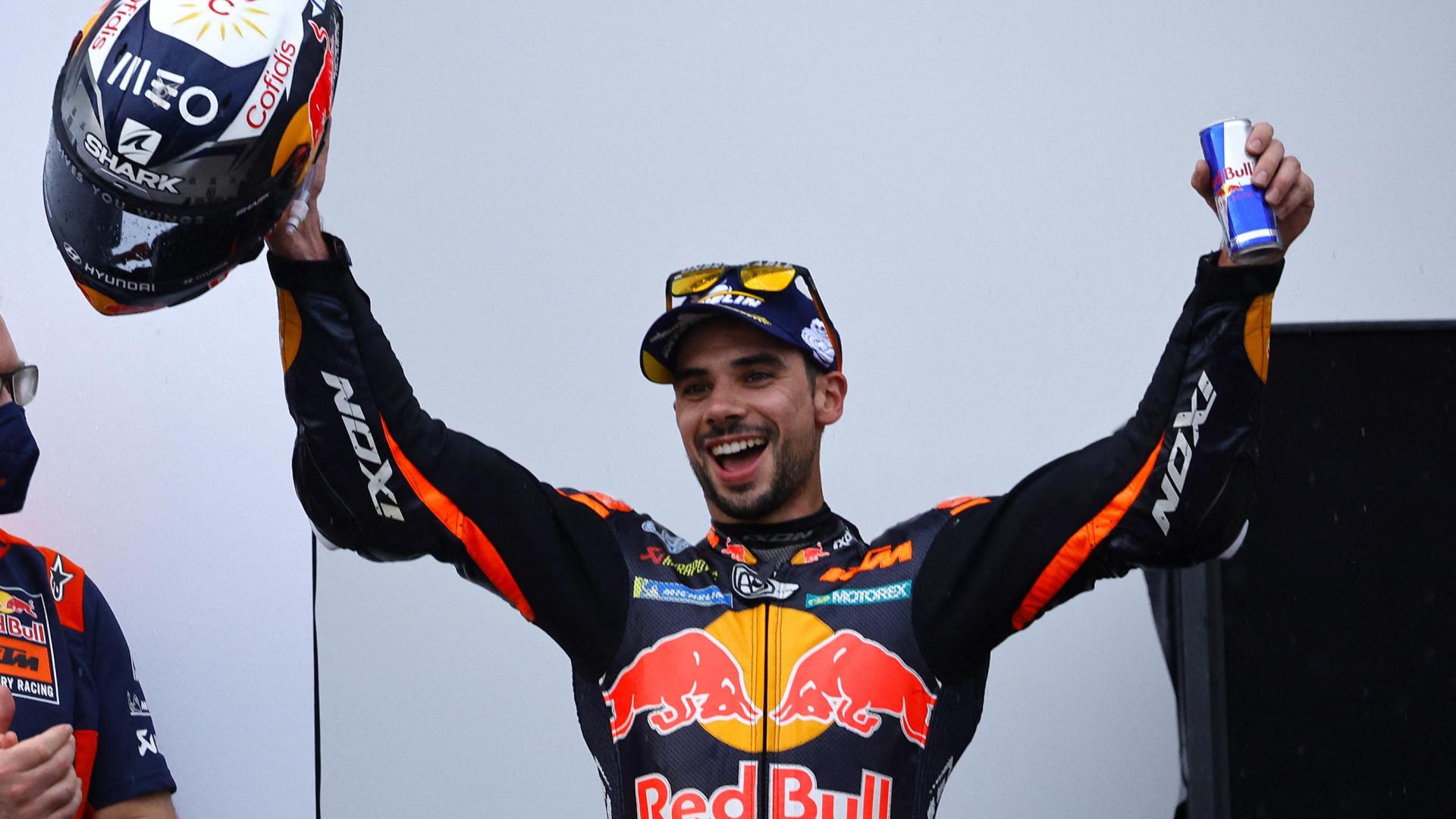 Miguel Oliveira celebra su victoria en Indonesia