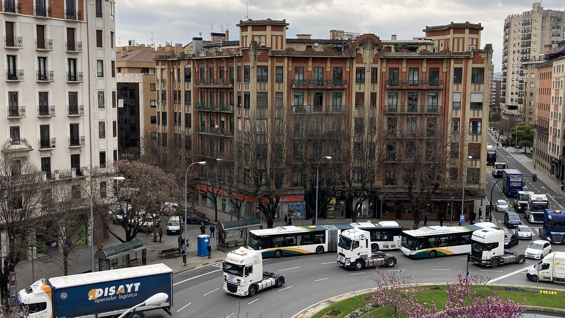 Imagen de la marcha lenta de los transportistas navarros.