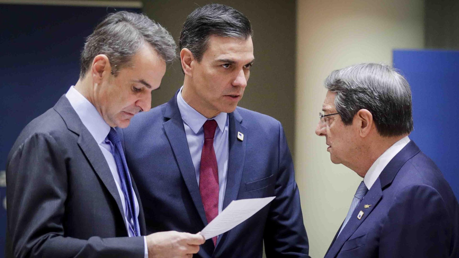 El primer ministro griego, Kyriakos Mitsotakis, el presidente del Gobierno, Pedro Sánchez, y el presidente de la República de Chipre, Nicos Anastasiades