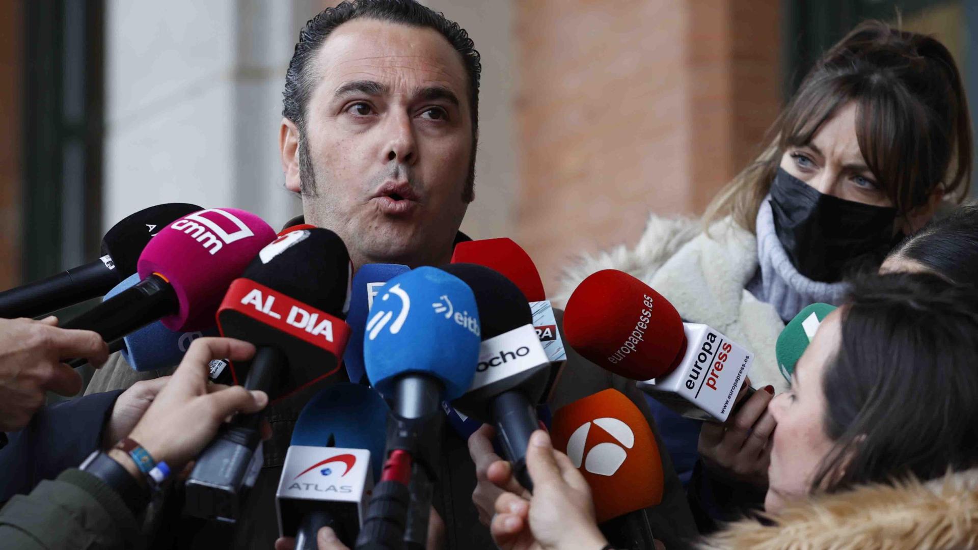 El presidente de la Plataforma Nacional por la Defensa del Transporte, Manuel Hernández, en declaraciones a los medios