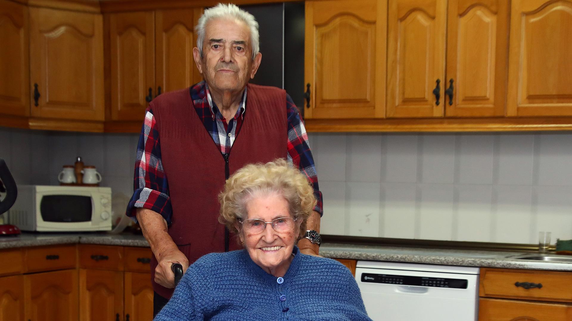 Félix Casajús y María Jesús Apestegui, en su casa de Sangüesa