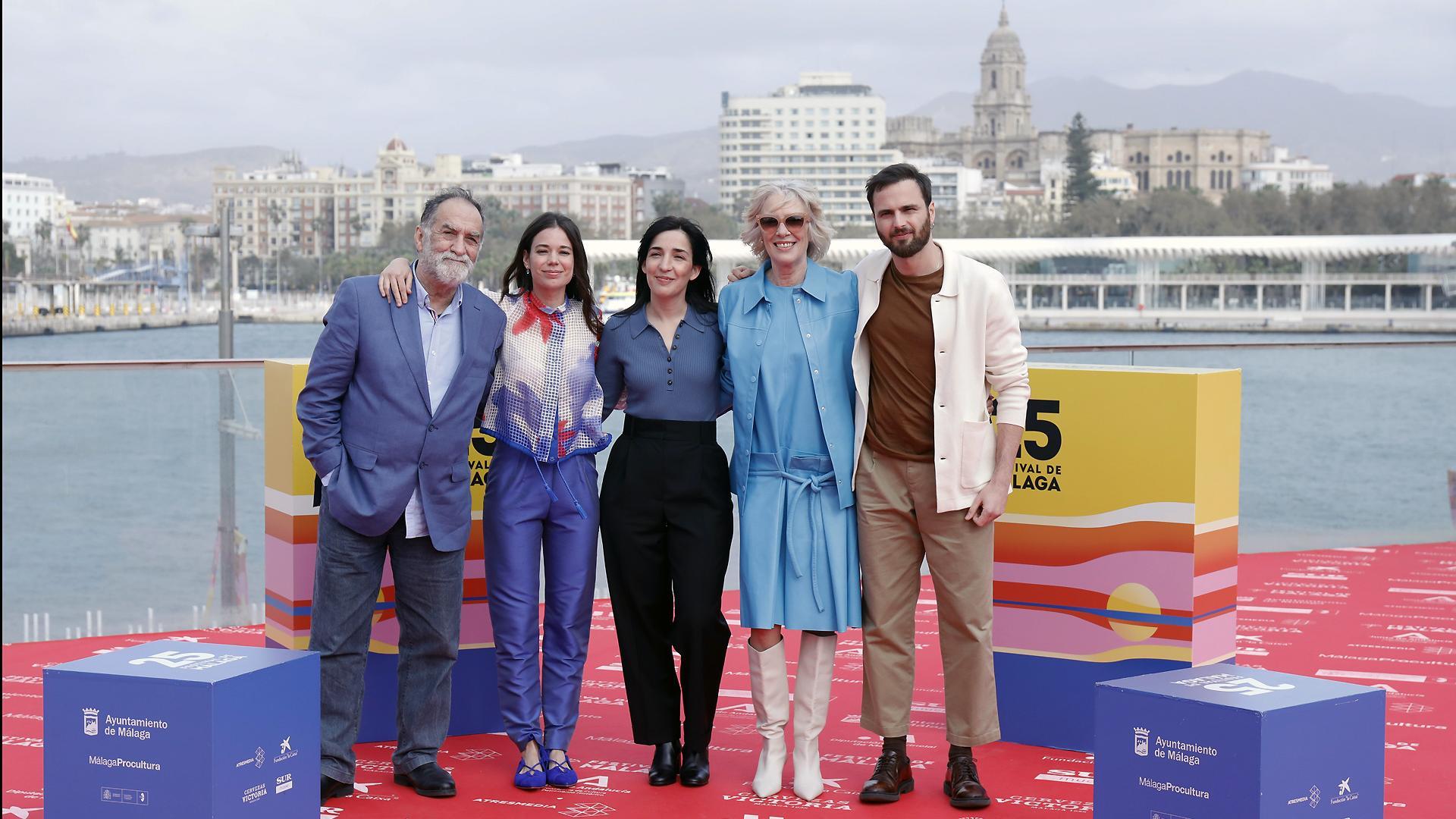 Actores de la película 'Cinco lobitos', en el 25 Festival de Cine de Málaga