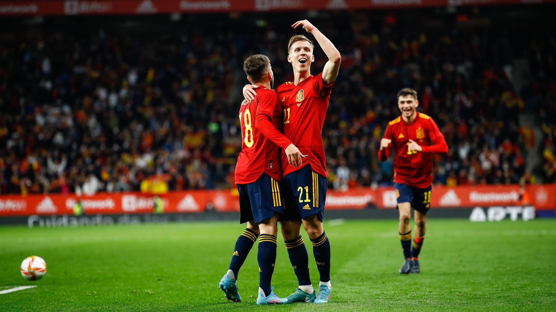 Dani Olmo celebra el tanto de la victoria contra Albania