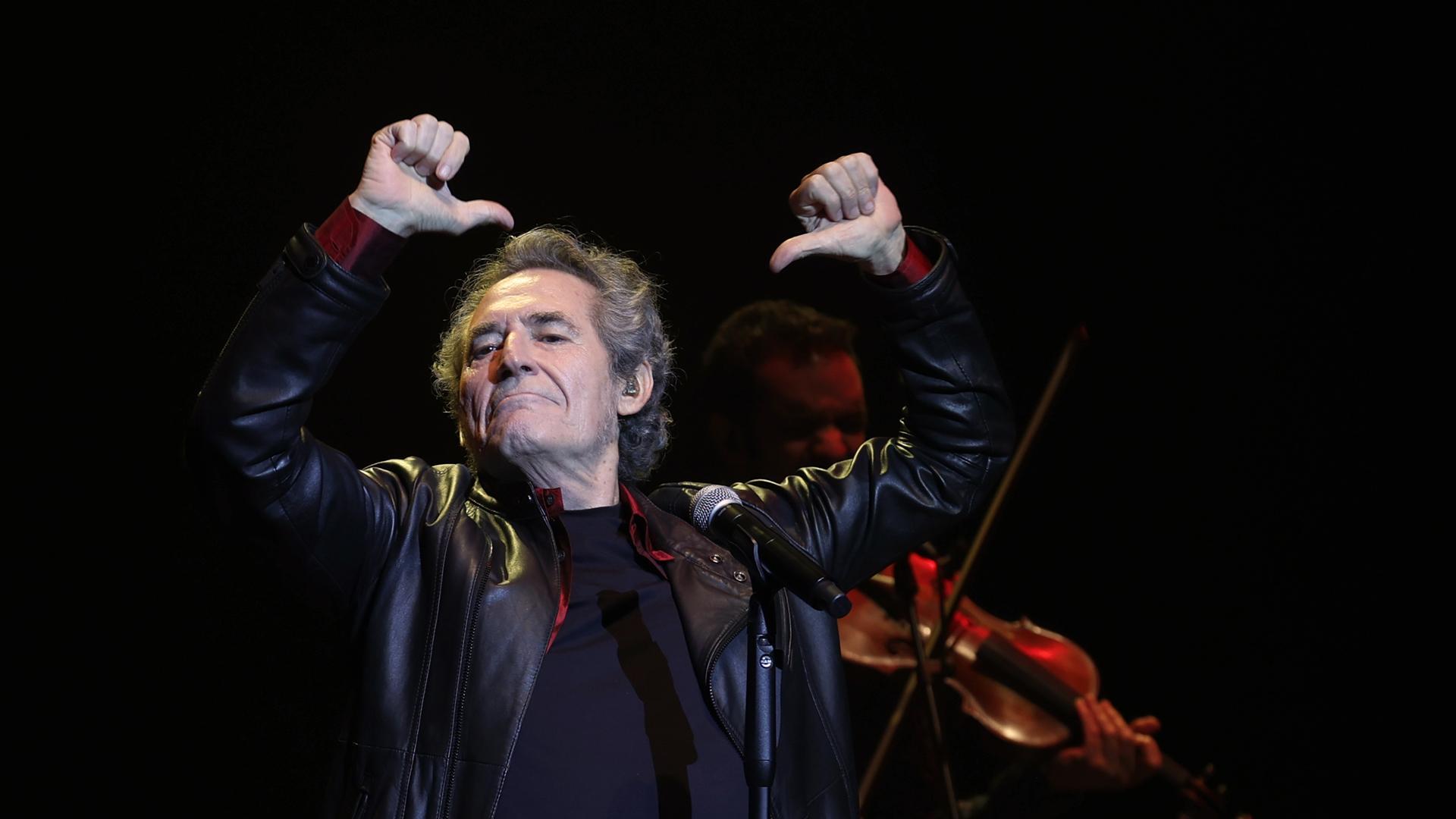 Miguel Ríos, en un momento de su concierto este sábado en Baluarte