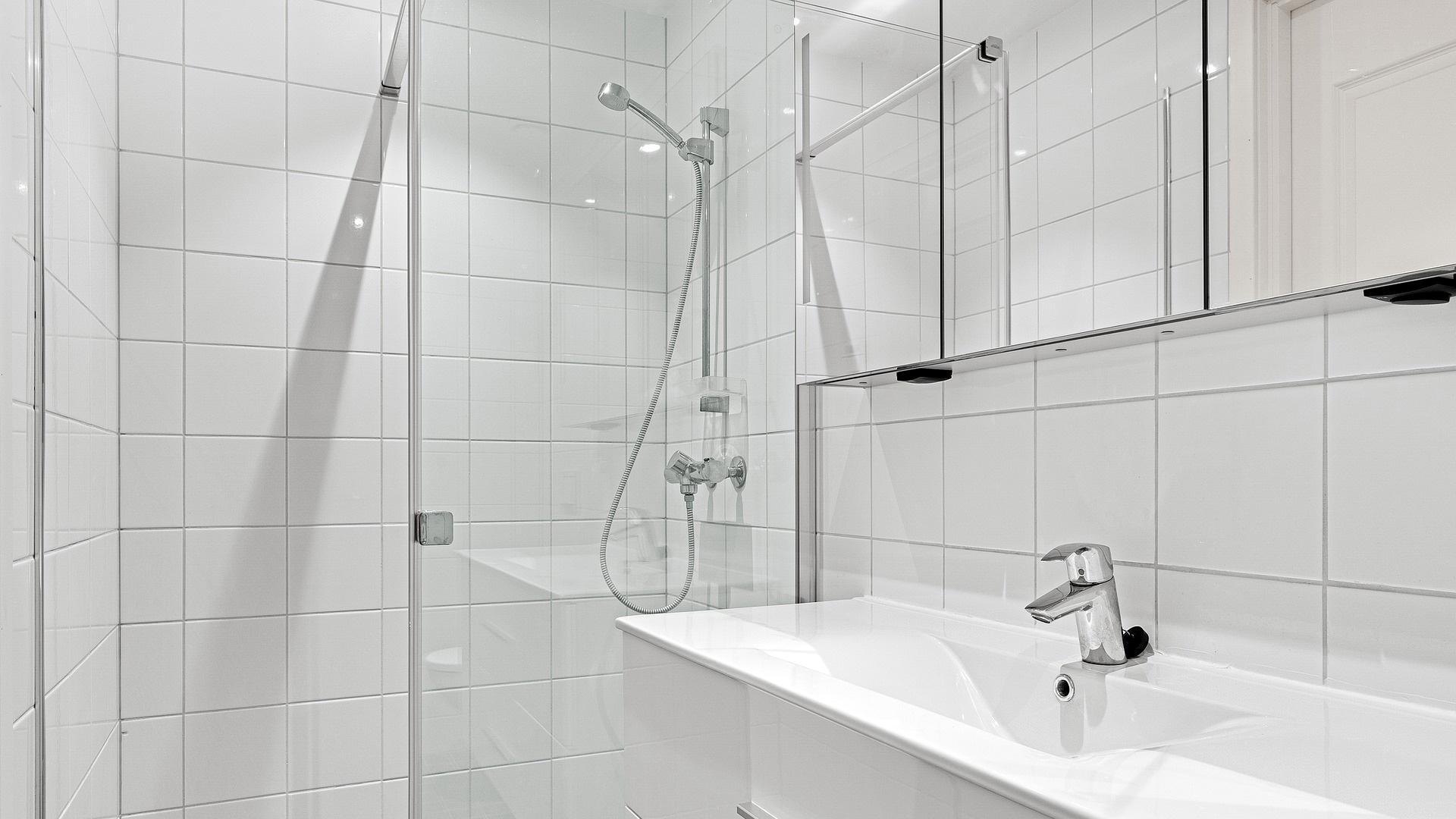 Cambiar la bañera por ducha, una de las medidas de ahorro