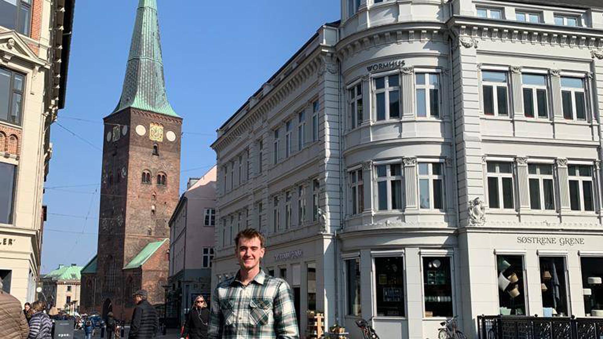Miguel Cebrián Gómez, esta semana, en un mediodía soleado en el centro de Aarhus