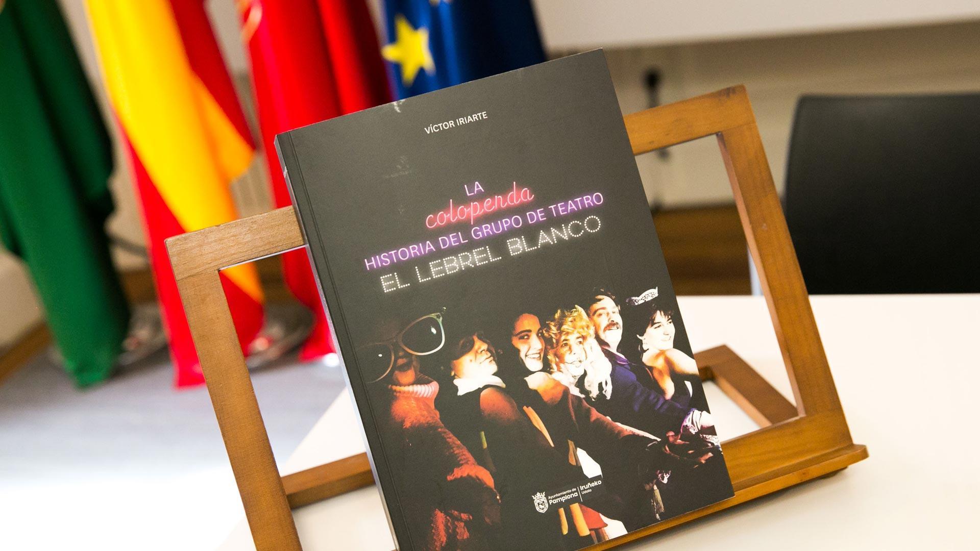 Imagen del libro ‘La colopenda historia del grupo de teatro El Lebrel Blanco’