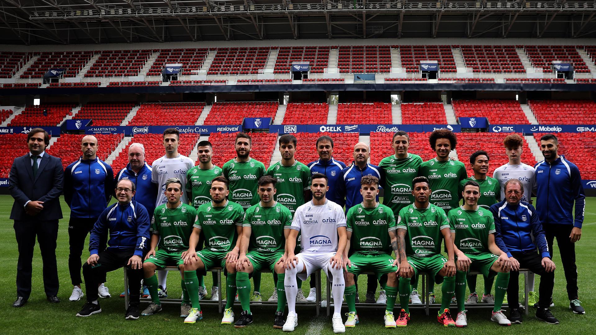 La plantilla y el cuerpo técnico de Osasuna Magna hicieron la presentación de la temporada en el estadio de El Sadar