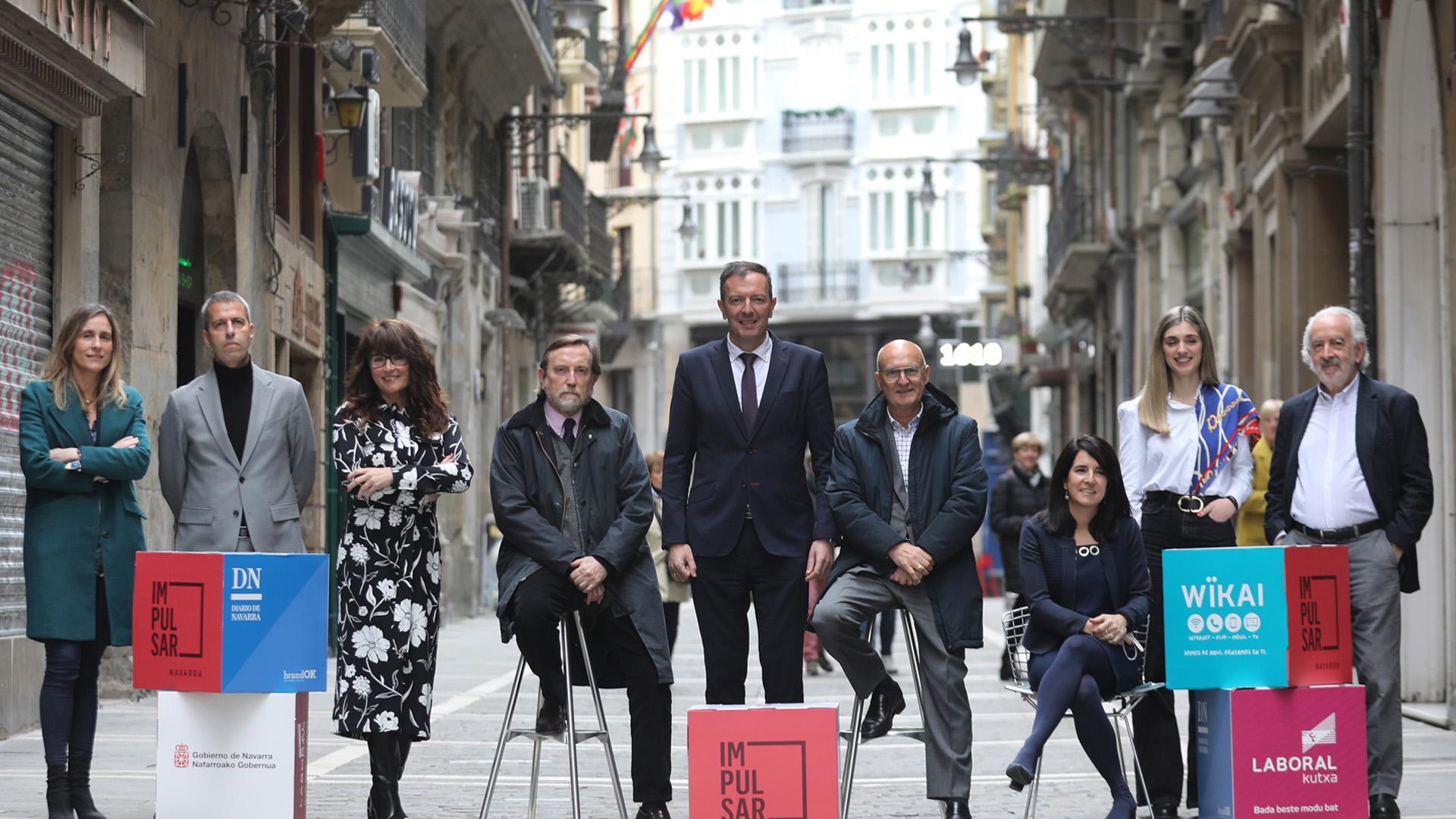 Alicia Nicolás (Directora Comercial de DN); Pello Bayona (Laboral Kutxa); Belén Galindo (Responsable de Comunicación del Grupo La Información); Luis Colina (presidente del Grupo La Información); Eduardo Elizalde (director de zona de Laboral Kutxa en Navarra); Bernardo Ciriza (consejero de Cohesión Territorial); Maikena Barrachina (gerente de Wïkai); Leire Mateos (periodista y presentadora de ‘Impulsar Navarra’); y Valentín Murillo (CEO Wïkai)