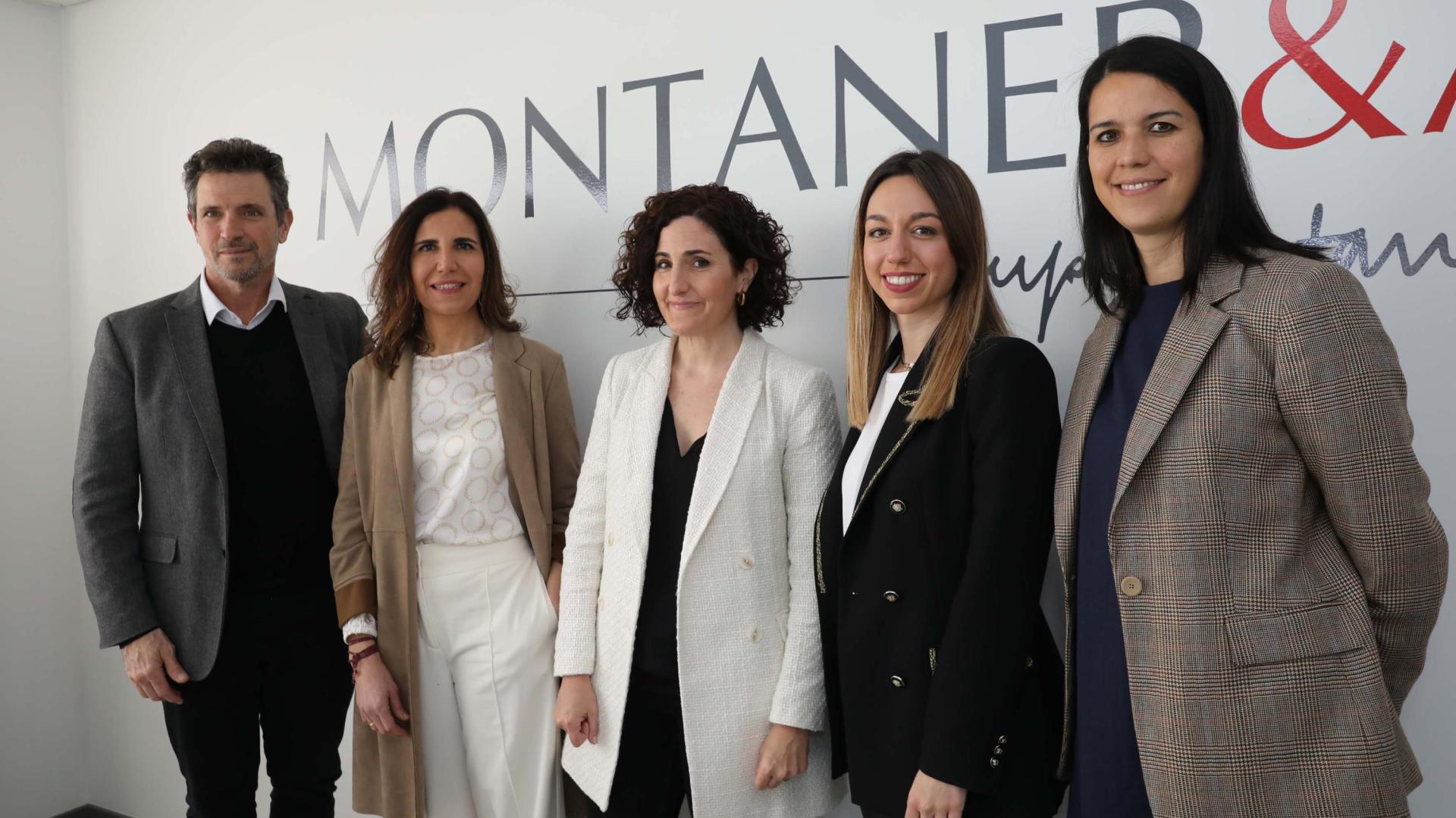 Foto de grupo del equipo de Grup Montaner en Pamplona, con el director general y fundador Joan Montaner durante una visita reciente.