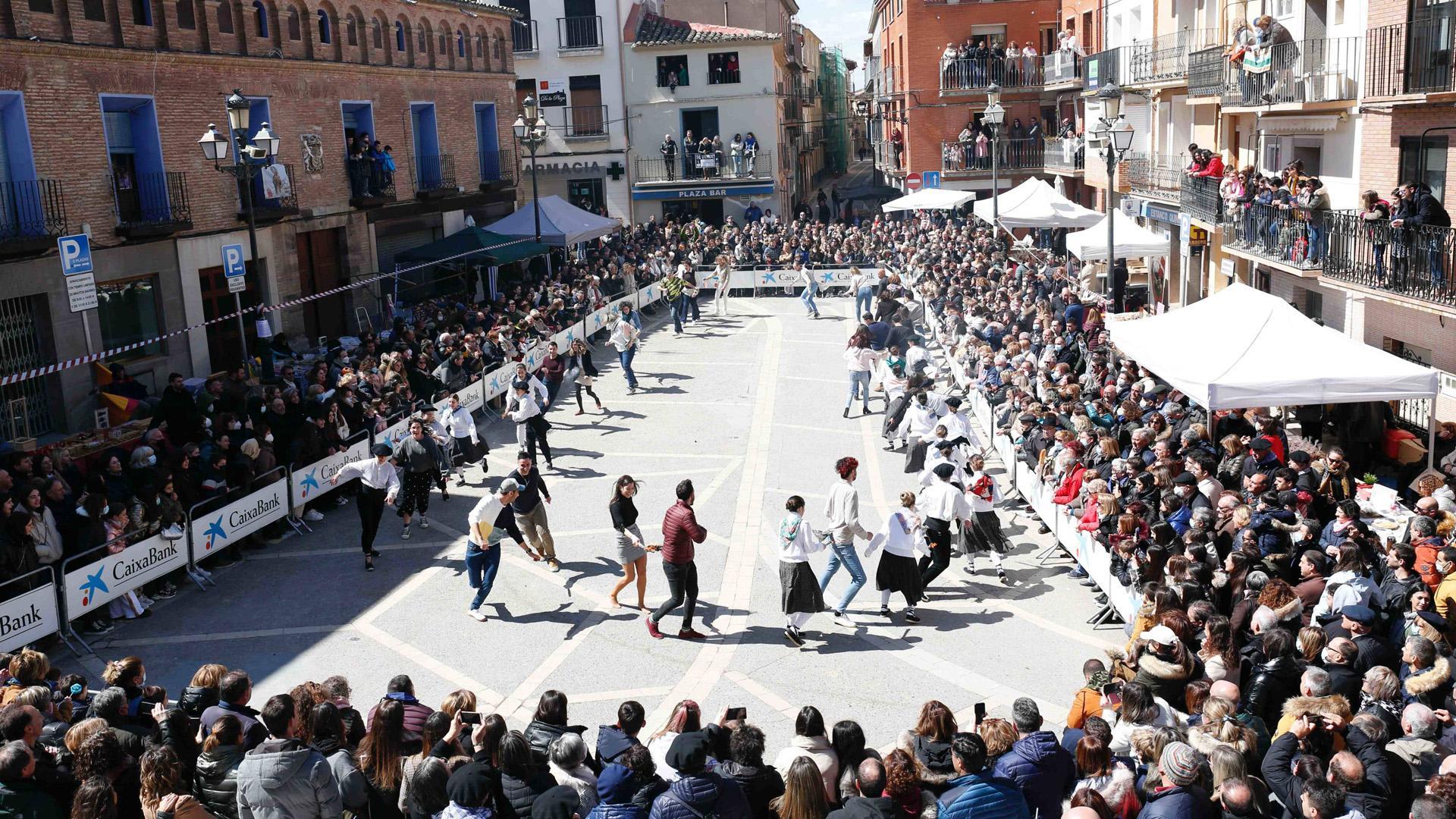 La plaza de Ablitas recuperó ayer la silueta abarrotada de hace tres años
