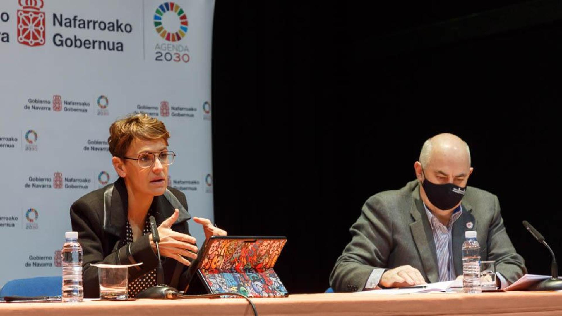 La presidenta de Navarra, María Chivite, y el vicepresidente segundo y consejero de Ordenación del Territorio, Vivienda, Paisaje y Proyectos Estratégicos, José Mª Aierdi