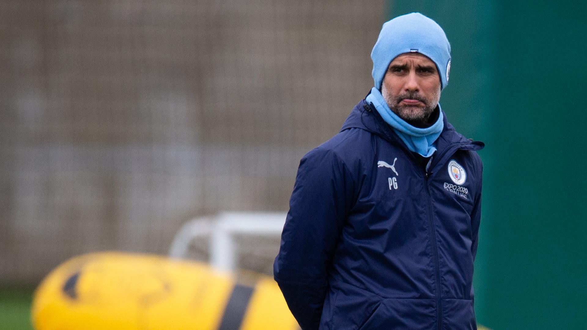 Pep Guardiola durante un entrenamiento con el Manchester City
