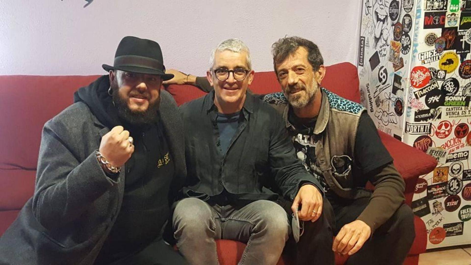 De izquierda a derecha Kutxi Romero, José Alberto Andrés y Manolo Kabezabolo, durante el rodaje.