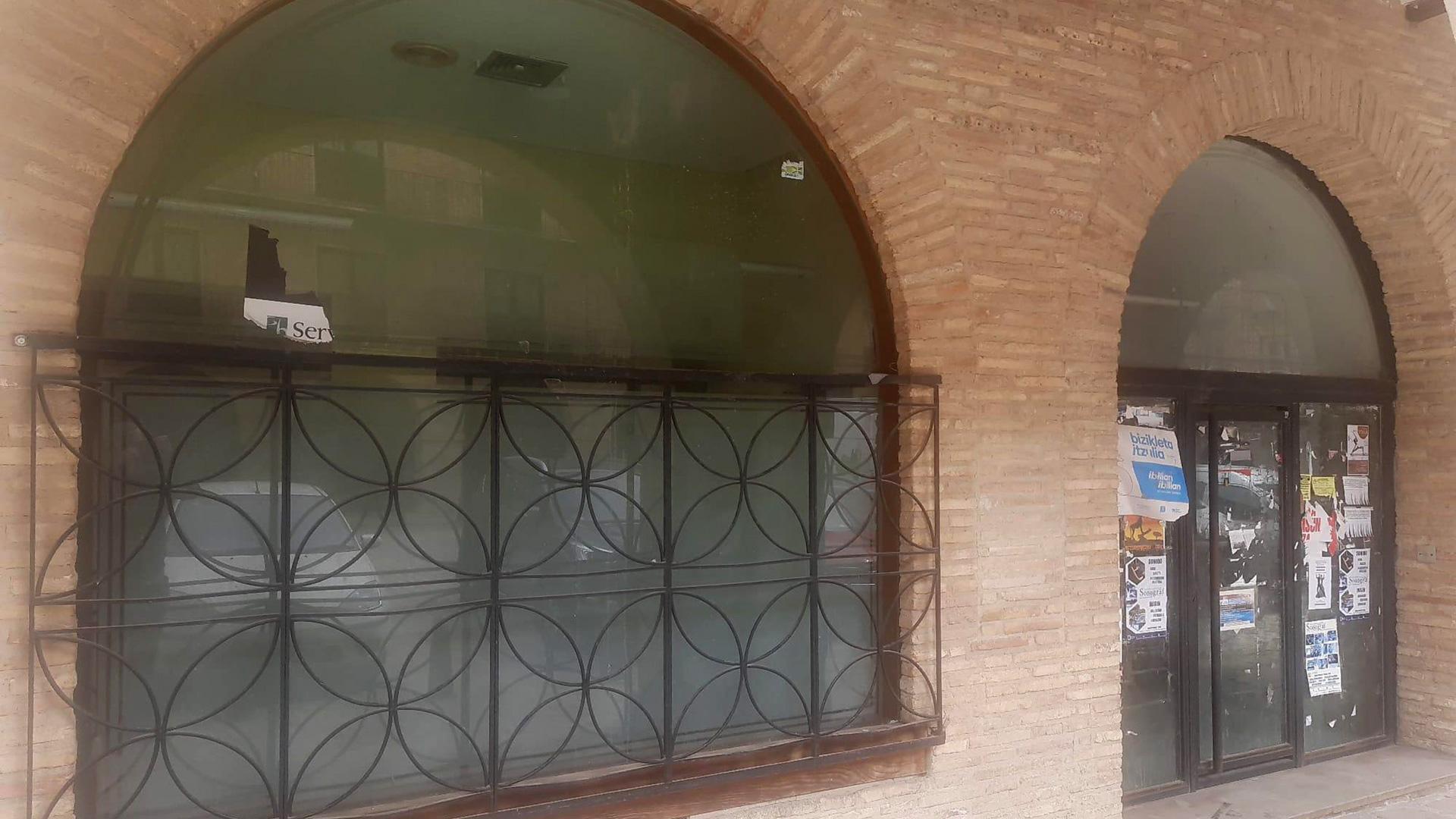 La antigua sede de la CAN en la plaza Julián Mena albergará los Servicios Sociales de Valdizarbe