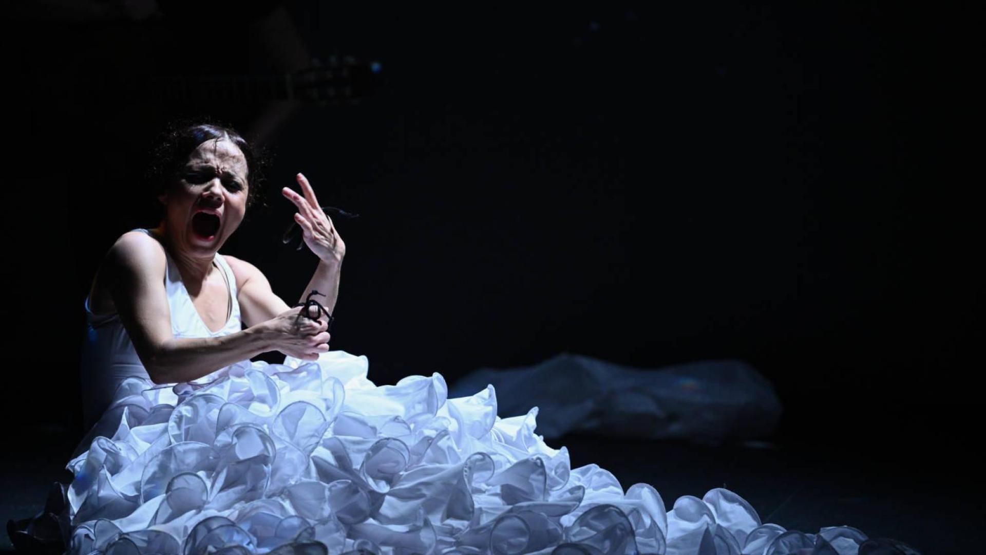Olga Pericet, en una escena del espectáculo "Un cuerpo infinito"