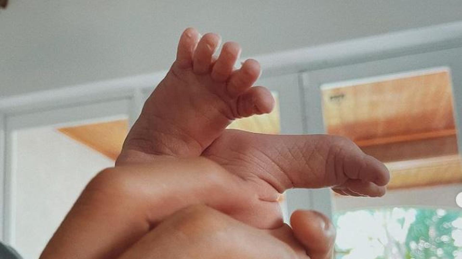 Camilo ha compartido en sus redes sociales las primeras imágenes de su hija que se llama Índigo