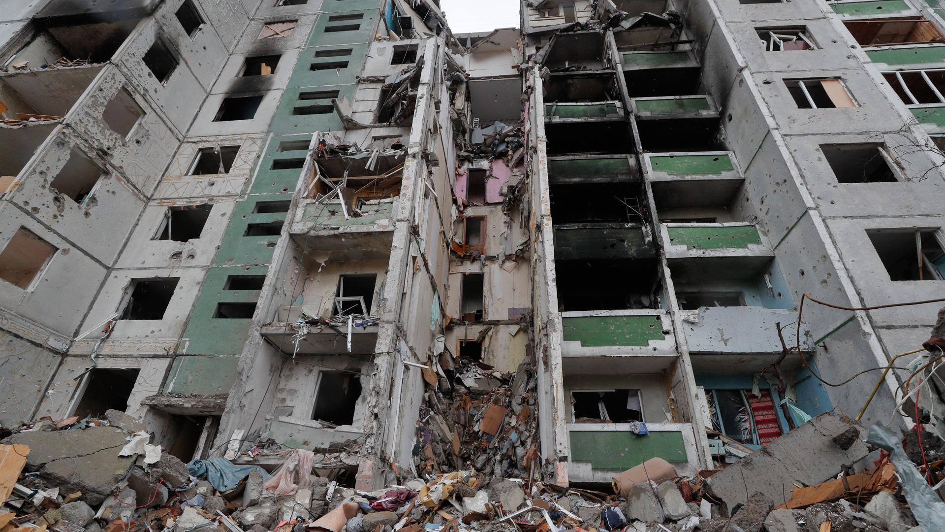 Un edificio destrozado por los ataques rusos en Chernihiv