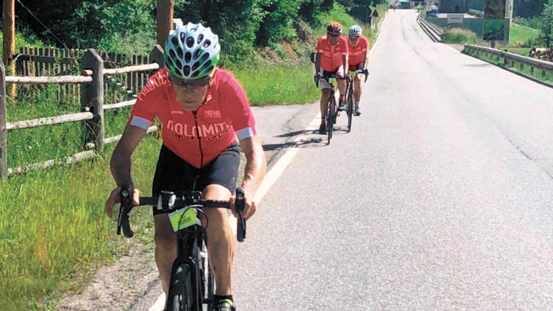 Luis Liras, diagnosticado con parkinson, suele participar en marchas de cicloturismo con Pirenaica