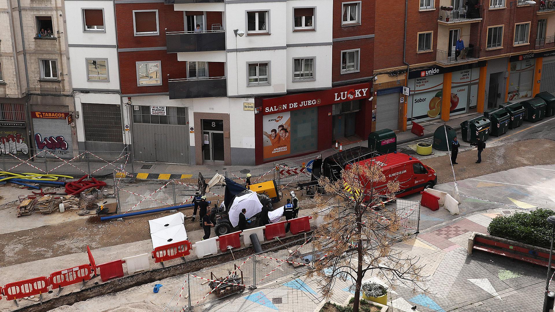 Vista aérea de la zona donde se podujo el accidente con los cuerpos de seguridad trabajando