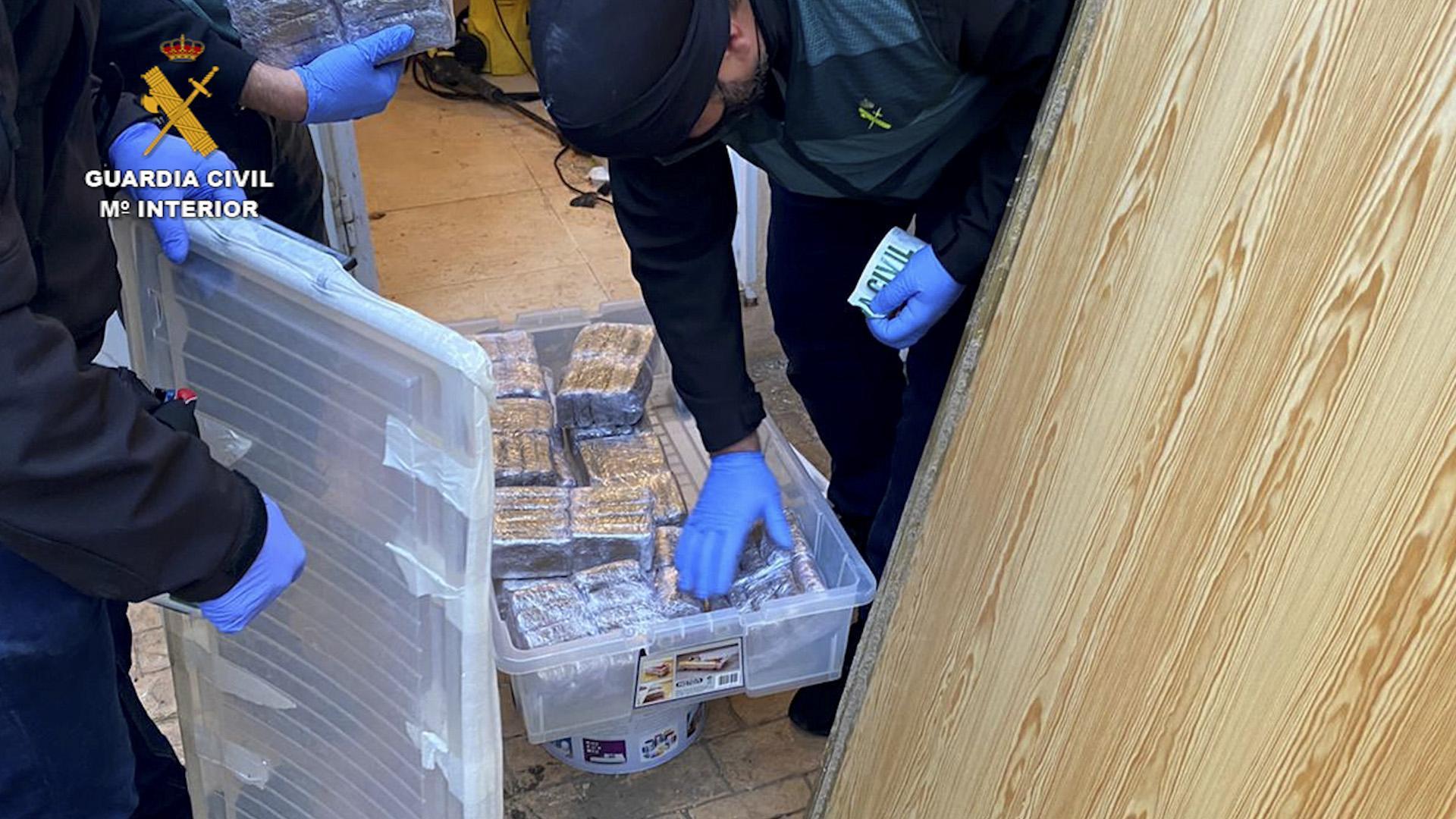 Las operaciones MAIUS y DRIFT, que se iniciaron en 2019 y que se han dado por concluidas este mes, se han saldado en total con la detención de 51 personas en Alicante, Tarragona, Murcia o Baleares