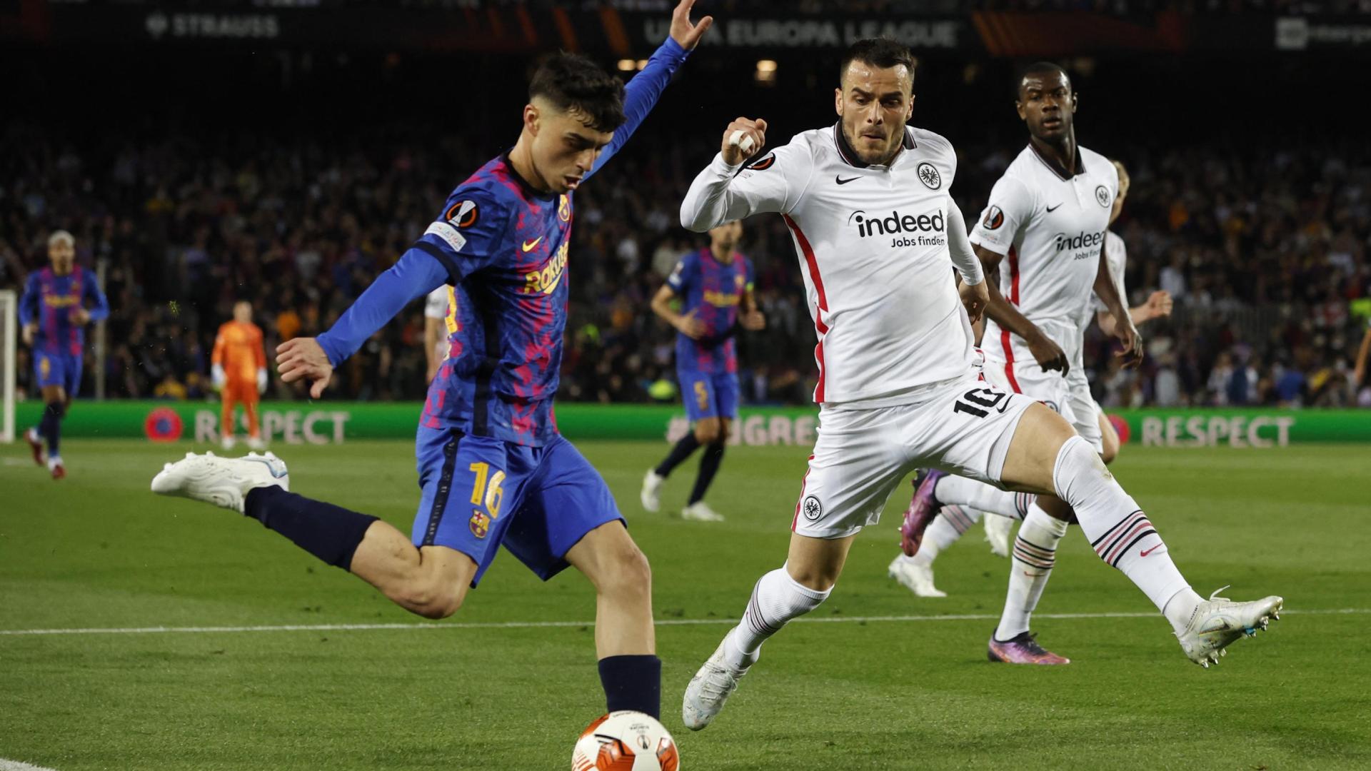 Pedri, en un momento del partido frente al Eintrach