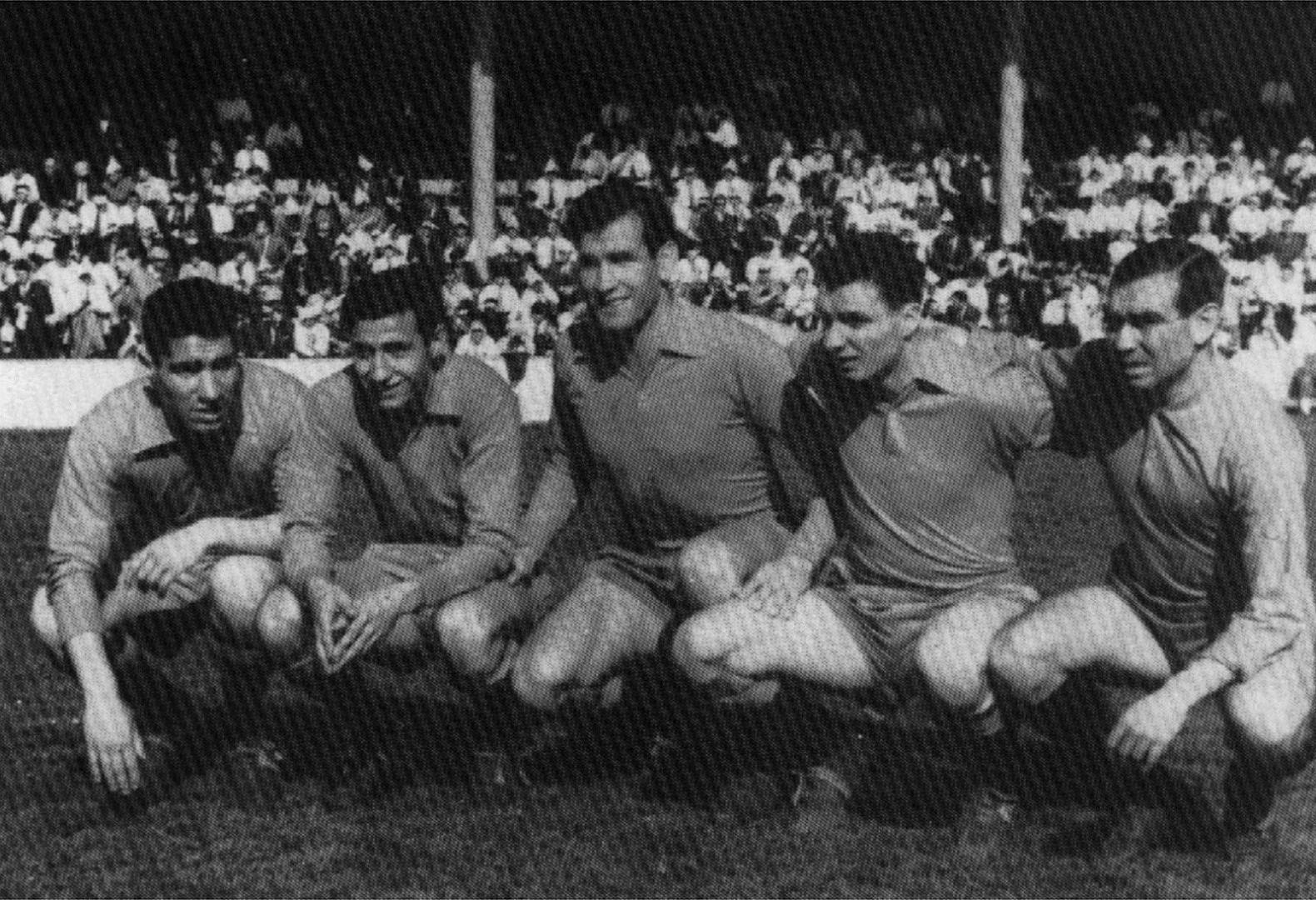 Una de las delanteras más goleadoras de Osasuna:
Hormaeche, Ruiz, Sabino, Fusté y Cerdán.