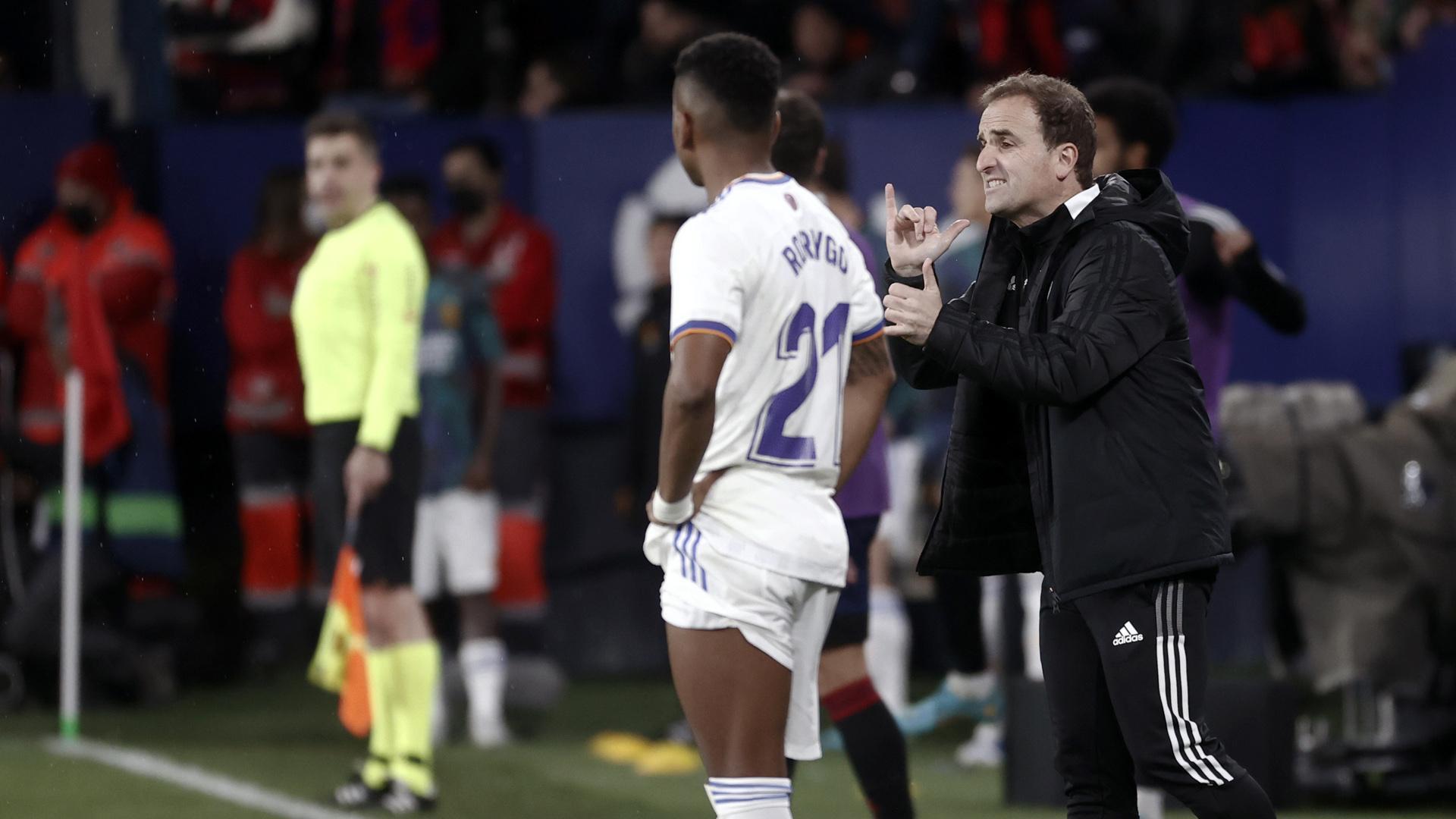 Gesto de Arrasate en el partido Osasuna-Real Madrid