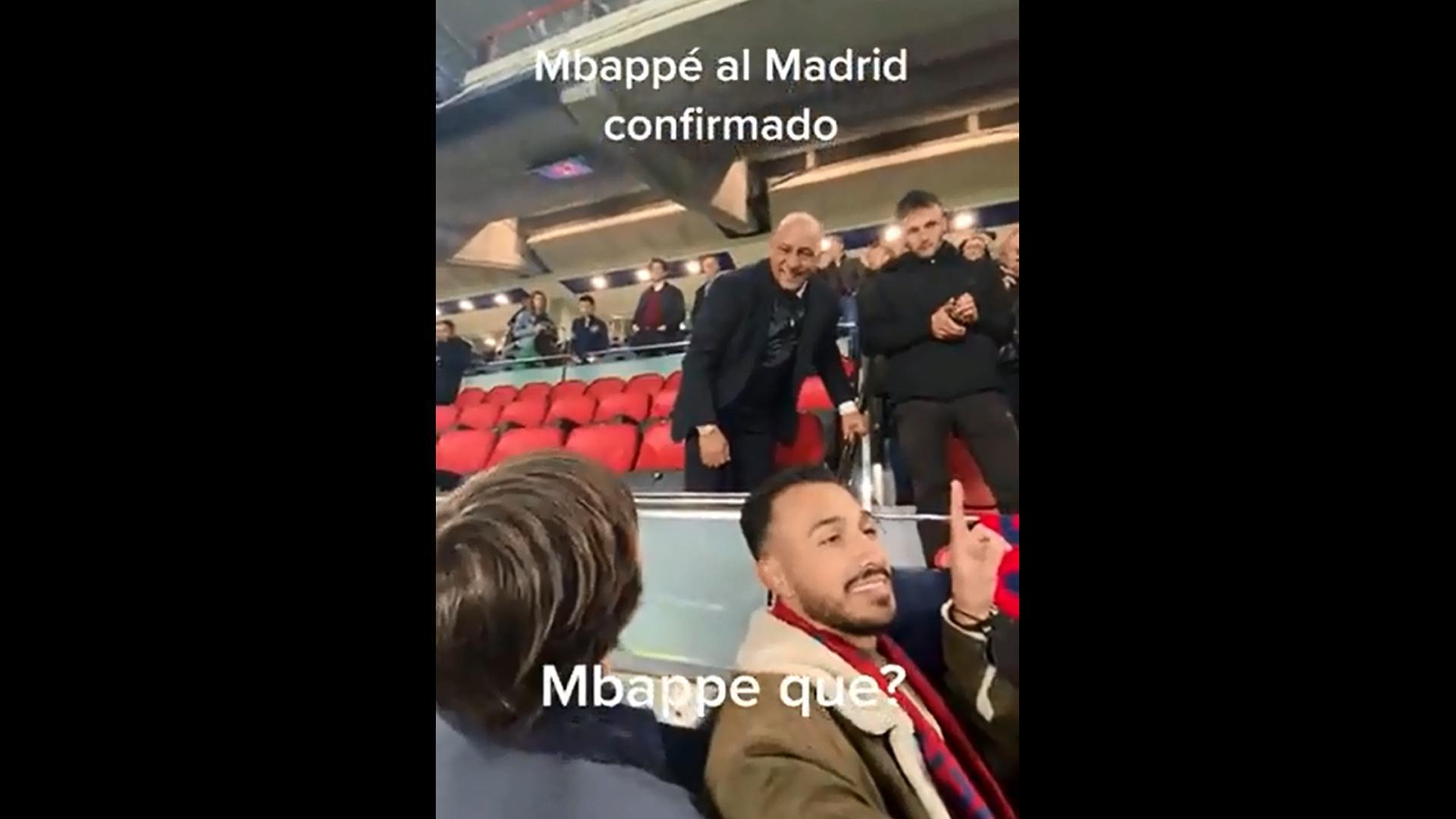 Roberto Carlos, en el palco de El Sadar