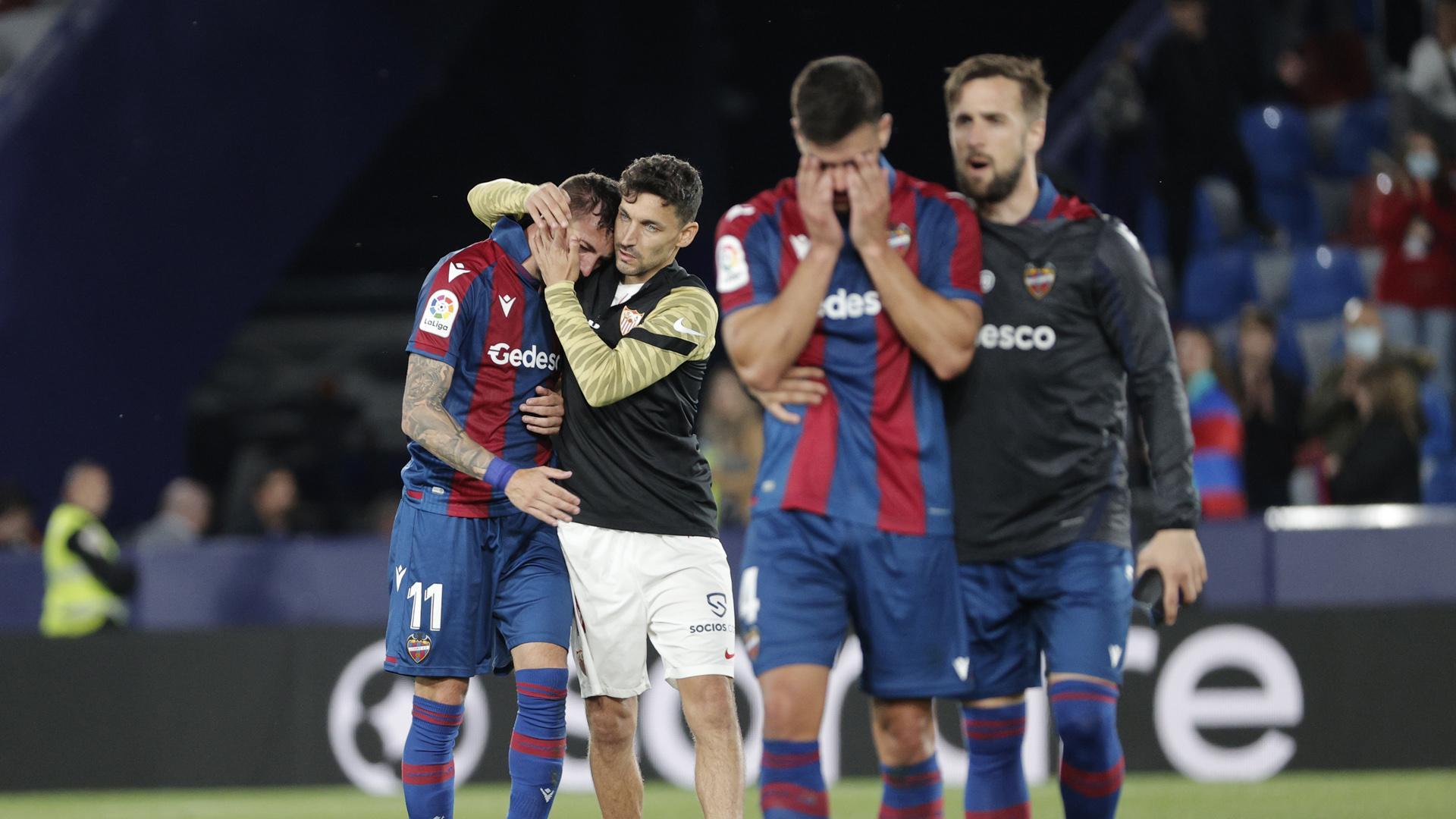 Jugadores del Levante, desolados tras la derrota