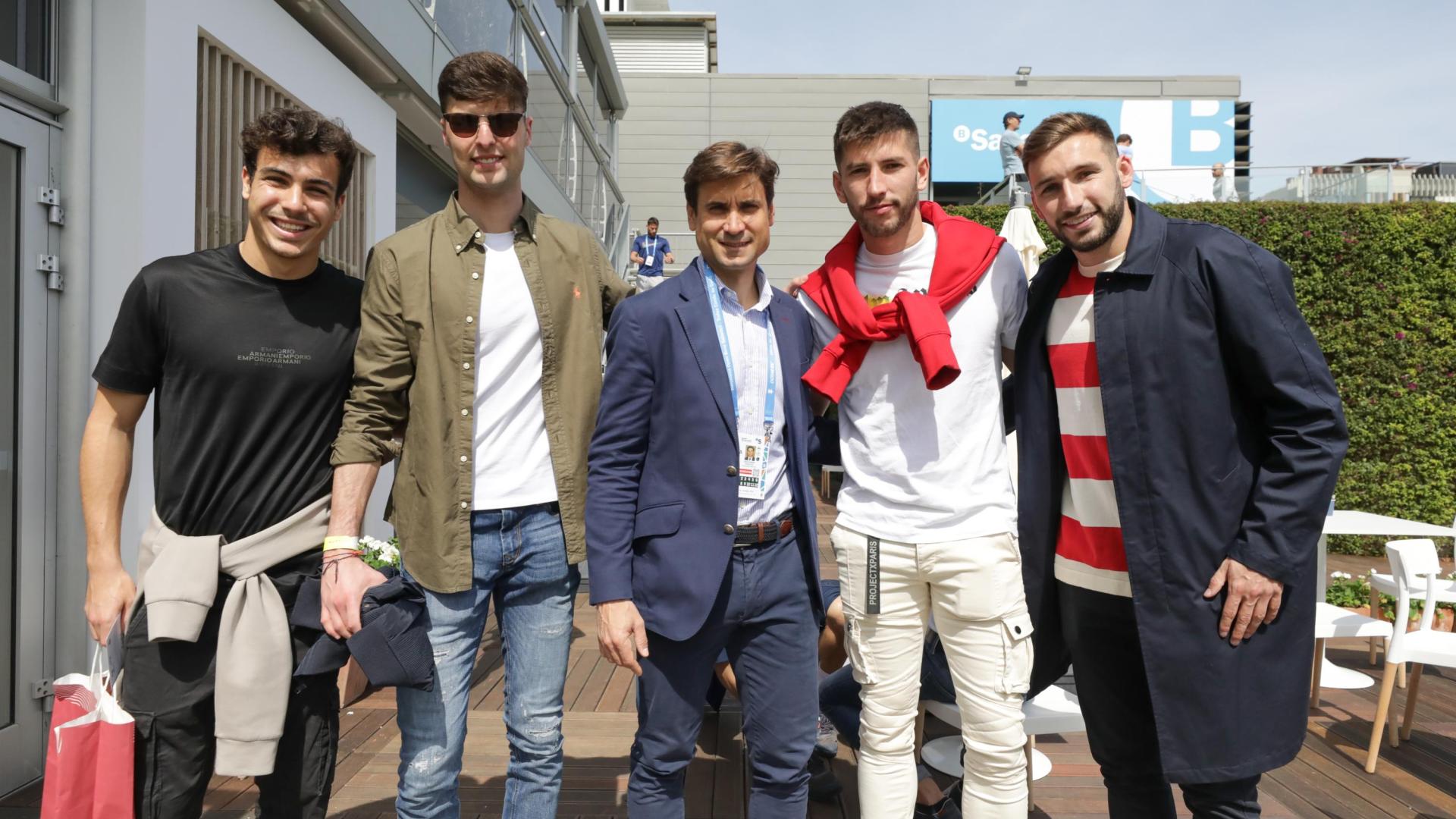 Manu Sánchez, Juan Pérez, Jon Moncayola y David García, junto a David Ferrer
