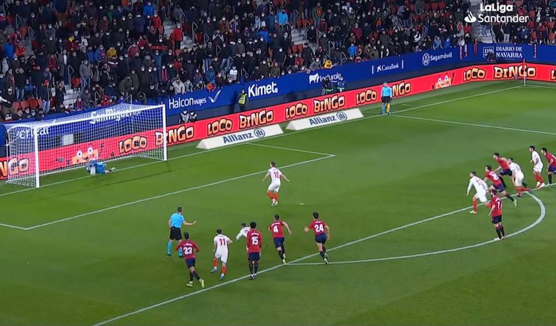 OSASUNA-SEVILLA. Parada a Rakitic en la última jugada.