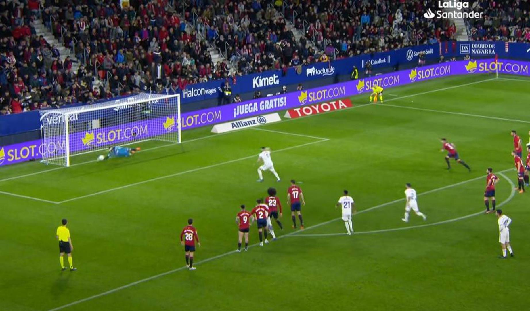 OSASUNA-REAL MADRID. Siete minutos después repite la parada