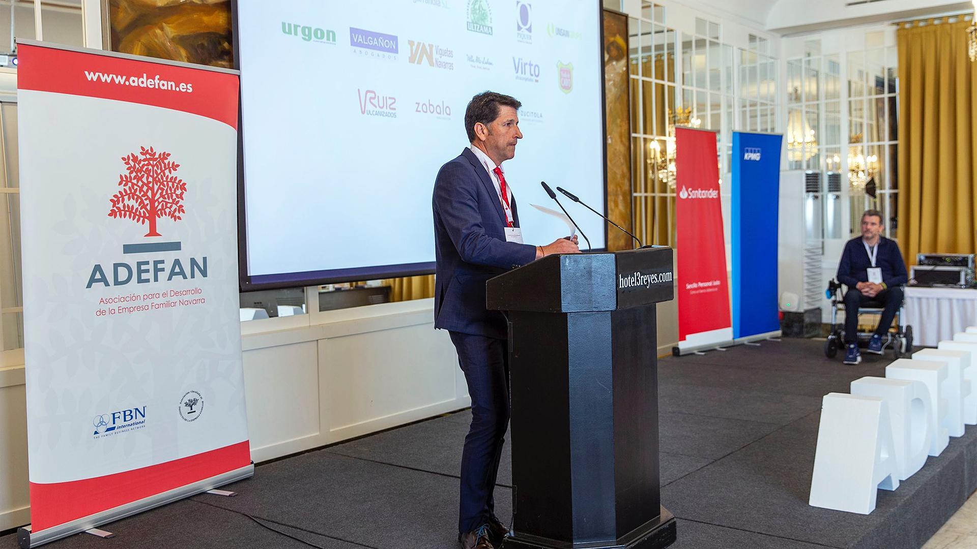 El vicepresidente de Adefa´n, Iñaki Ecaym, durante su discurso en el acto celebrado en el Hotel Tres Reyes de Pamplona