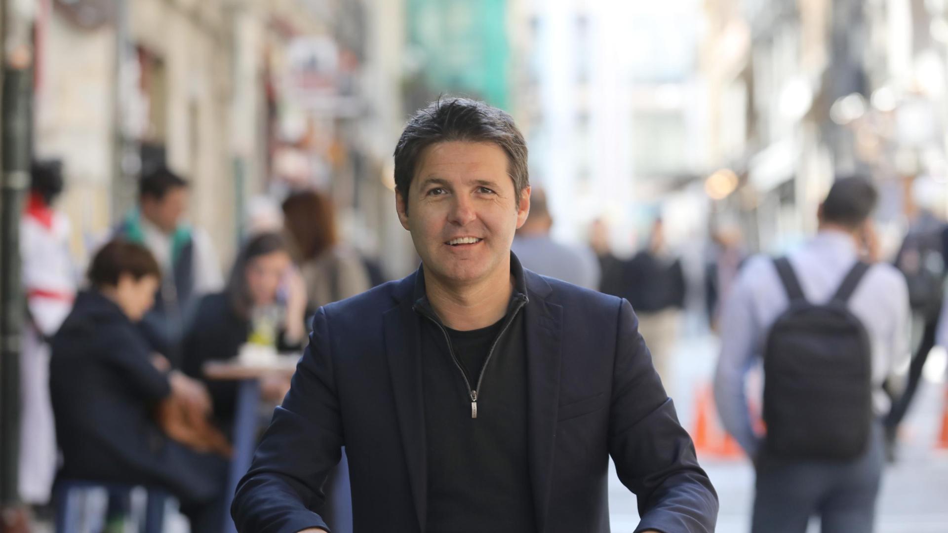 El periodista y escritor Jesús Cintora, este martes en el Casco Viejo de Pamplona que conoce bien.