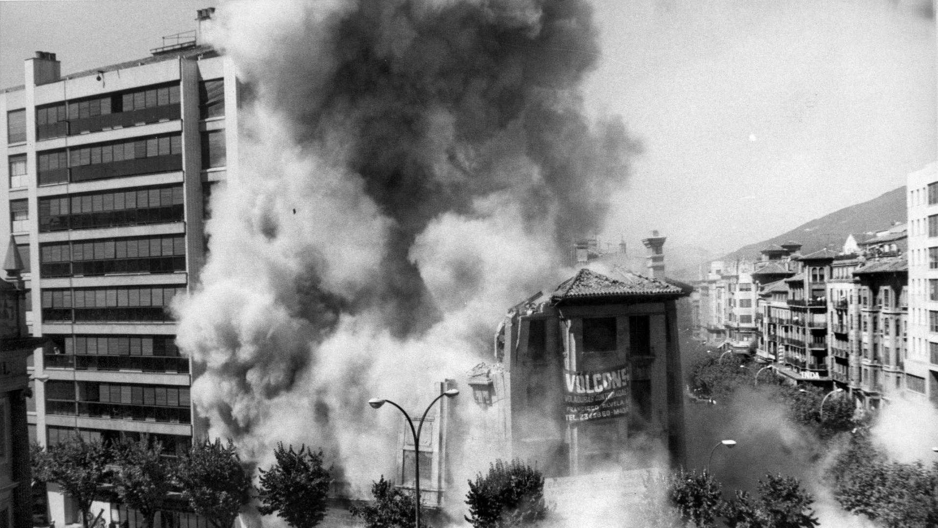 Impactante imagen de la voladura de la casa de las Hiedras.