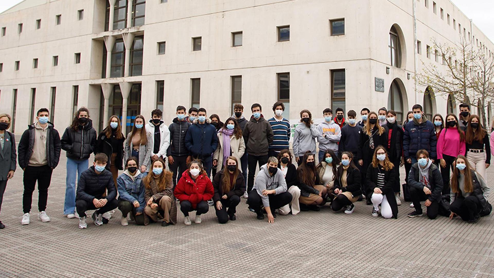 Estudiantes participantes en la XIII Olimpiada Económica, en la UPNA