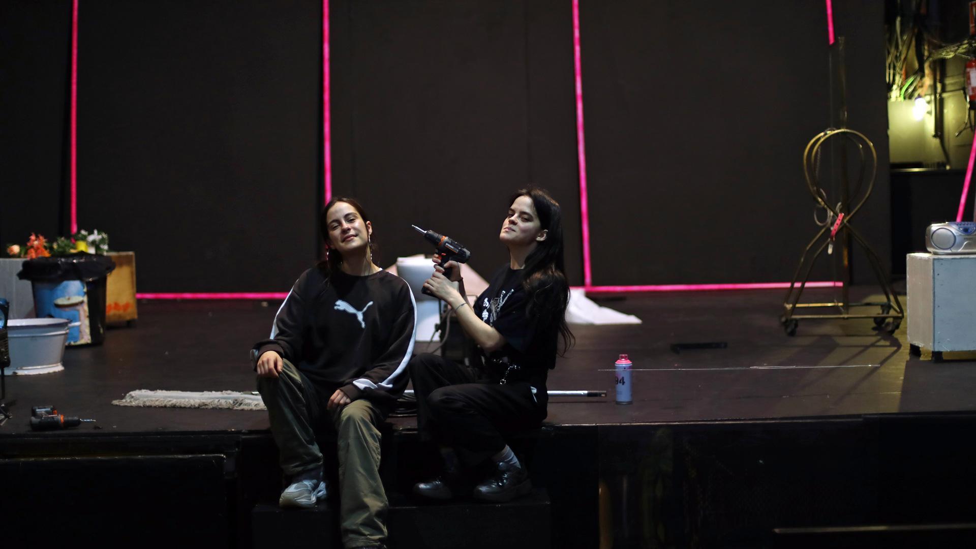 Cristina Tomás y Ane Sagüés, ayer en la Escuela Navarra de Teatro