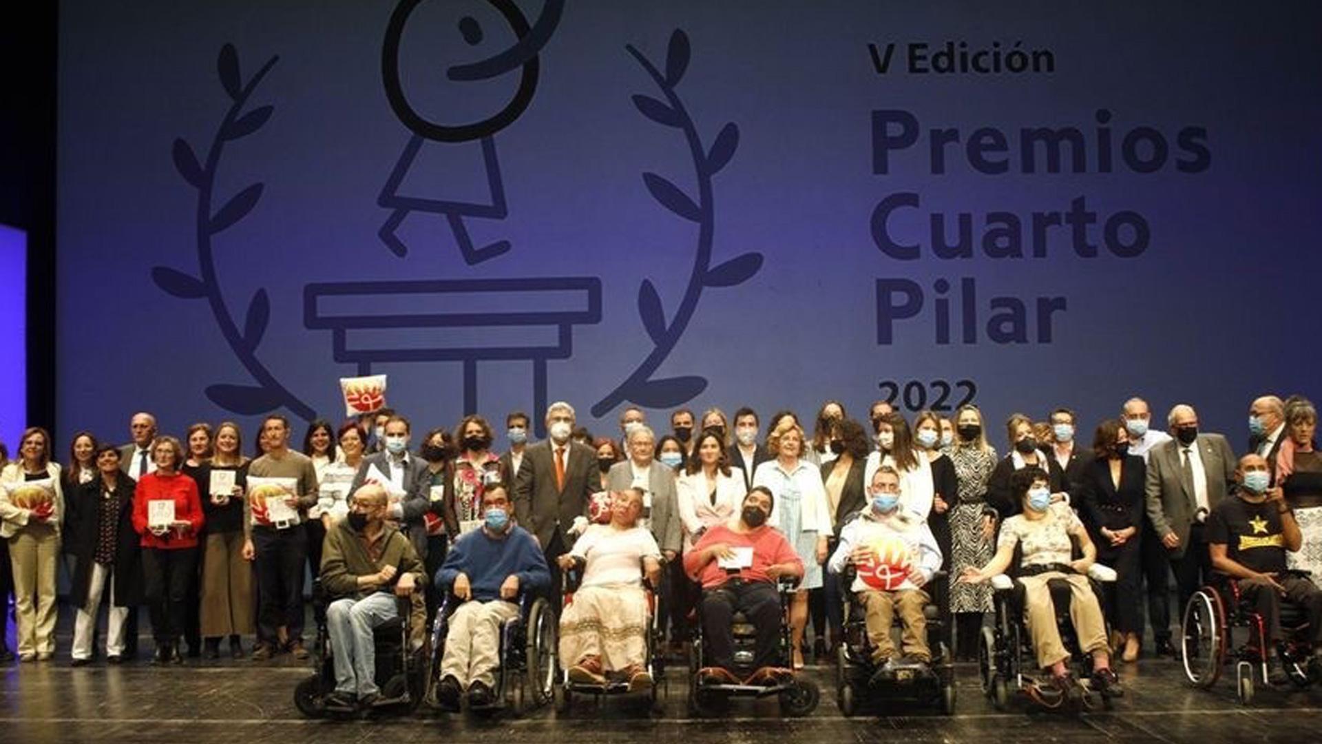 El Secretario General Técnico del Departamento de Derechos Sociales, Ignacio Iriarte, y la Directora Gerente de la Agencia Navarra de Autonomía y Desarrollo de las Personas, Inés Francés, recogieron el galardón