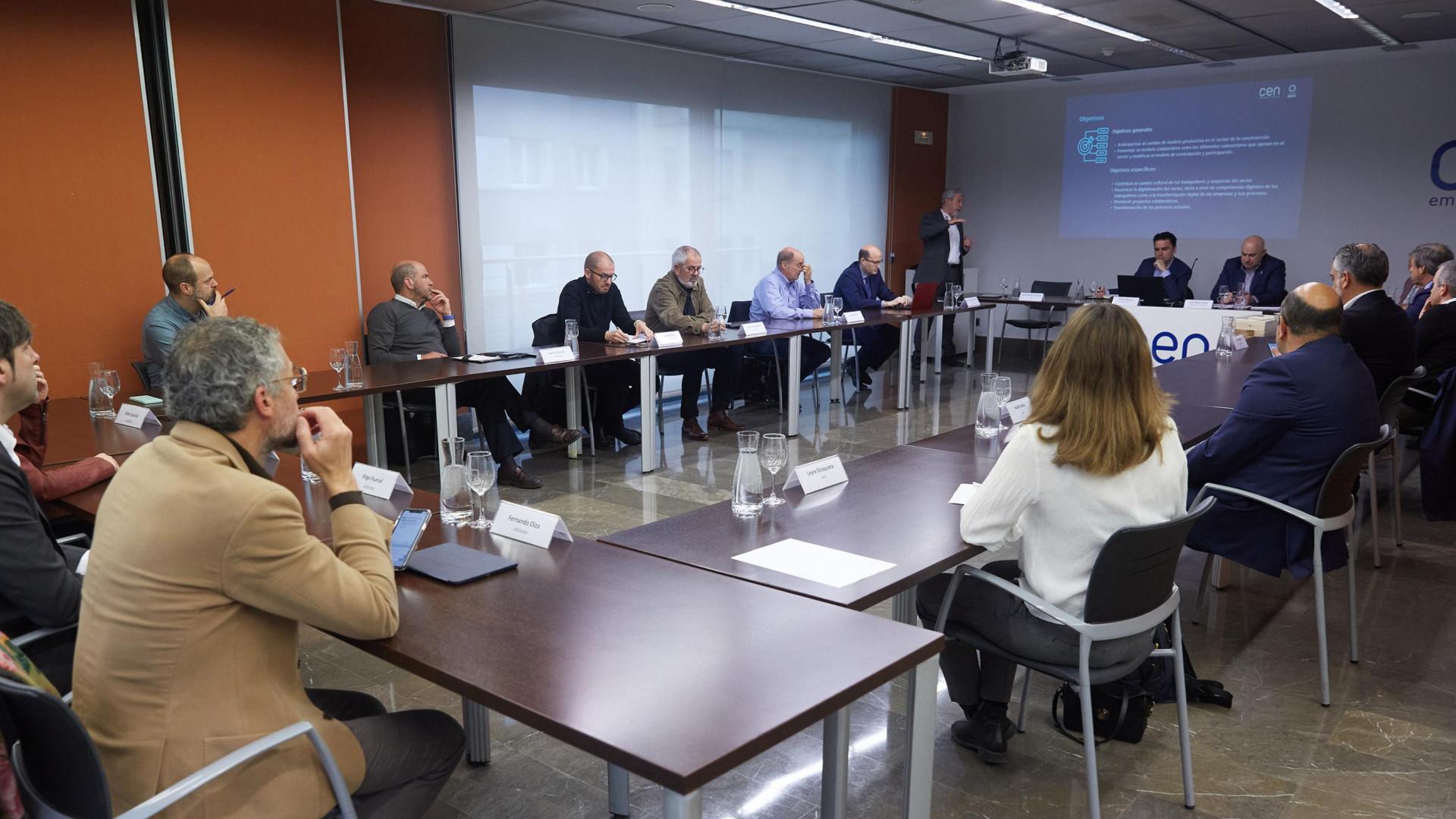 El vicepresidente Aierdi en la reunión de la Mesa de la Construcción de la CEN
