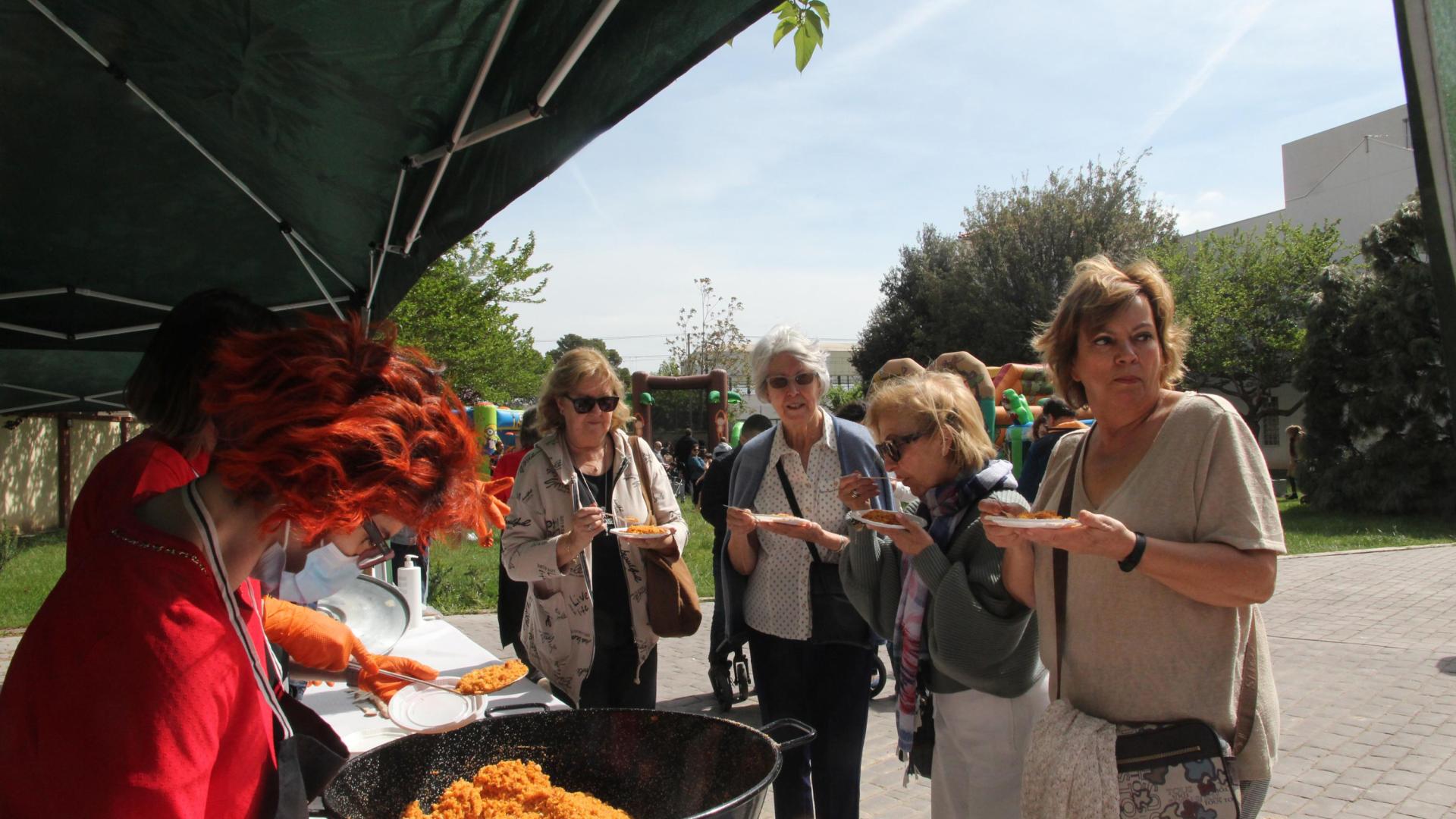 Asistentes a la degustación de migas que tuvo lugar en la sede de Bardenas Reales de Tudela
