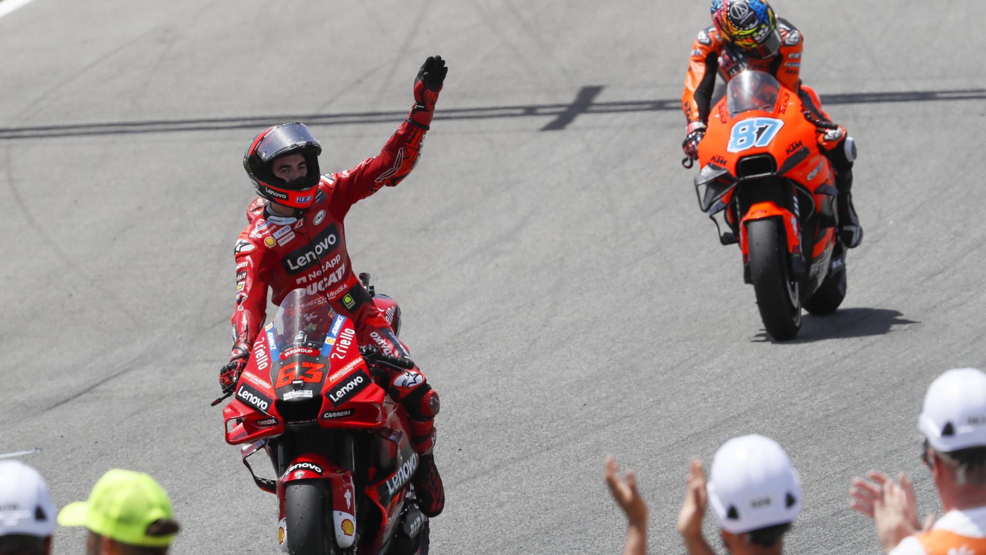 El piloto italiano Francsco Bagnaia (Ducati Lenovo Team) celebra su victoria en el Gran Premio de España de Motociclismo de MotoGP