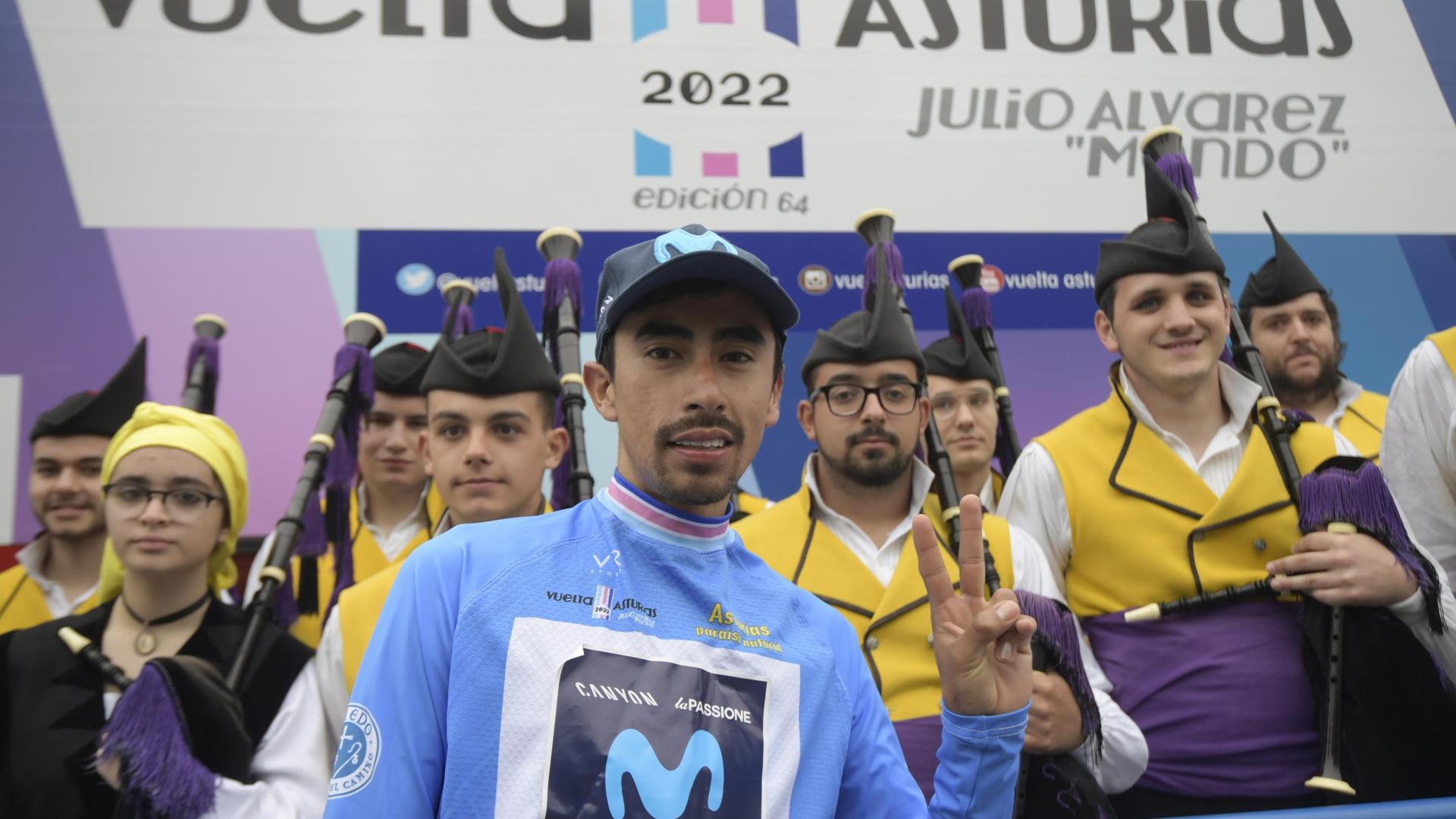 El corredor colombiano Ramiro Sosa del MOVISTARTEAM se proclama vencedor de La Vuelta Ciclista a Asturias 2022.