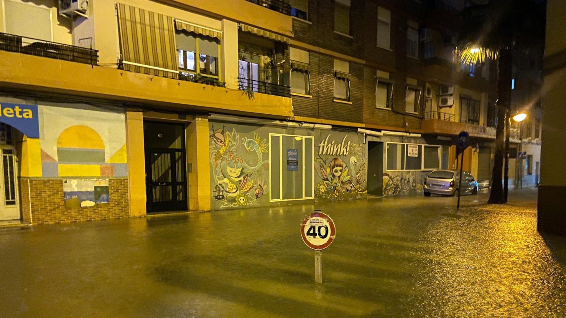 Una calle inundada en Alboraia