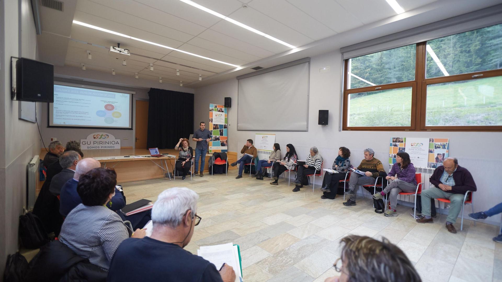 Sesión de la Asamblea del Pirineo este miércoles en Ochagavía.