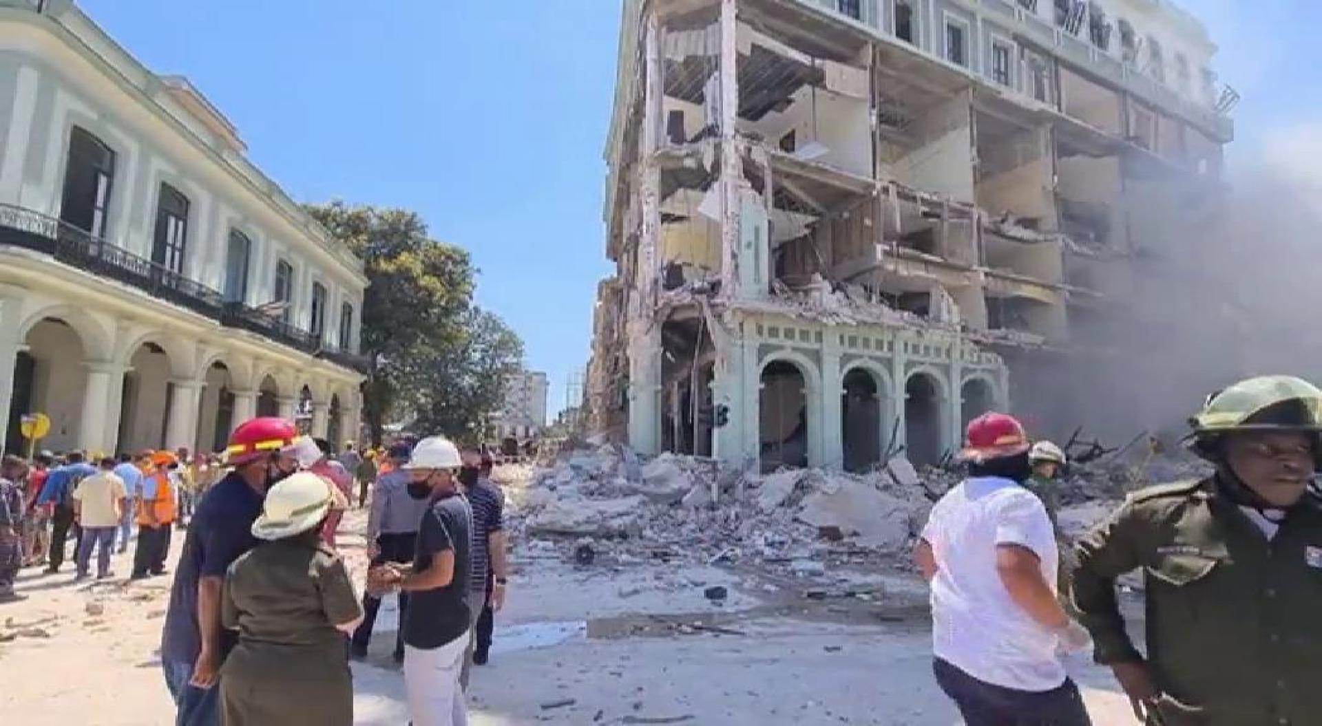 Una fuerte explosión ha provocado la destrucción parcial del Hotel Saratoga, en el centro de La Habana (Cuba), cerca del Capitolio. La explosión, que se pudo deber a un escape de gas, se produjo a las 11:43 hora local. Causó daños también en un edificio de viviendas y en la escuela Primaria Concepción Arenal, cercanos al hotel.
