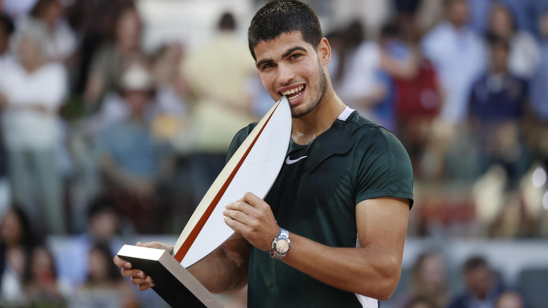 lebra su victoria en la final de la Mutua Madrid Open tras derrotar al alemán Alexander Zverev